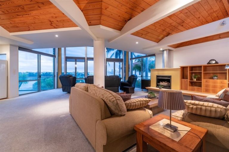 Photo of property in 13 Norwood Road, Bayswater, Auckland, 0622