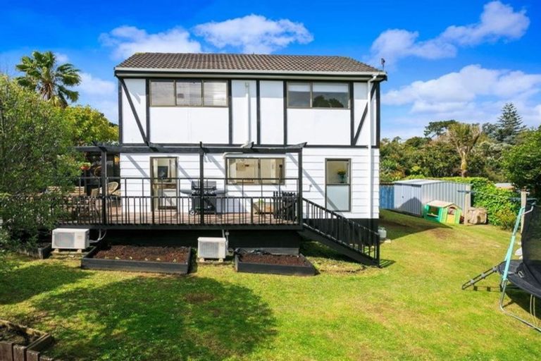 Photo of property in 2/7 Wilkinson Way, Browns Bay, Auckland, 0630