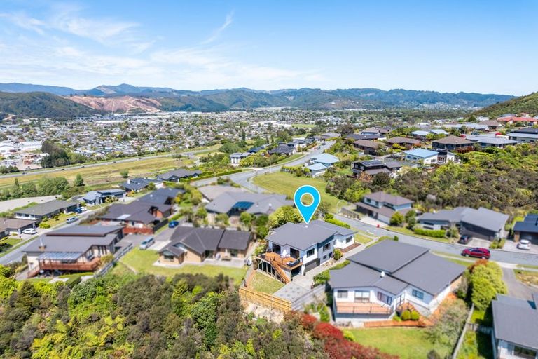 Photo of property in 14 Cosgrove Rise, Riverstone Terraces, Upper Hutt, 5018