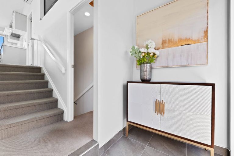 Photo of property in 4 Advene Road, Cockle Bay, Auckland, 2014