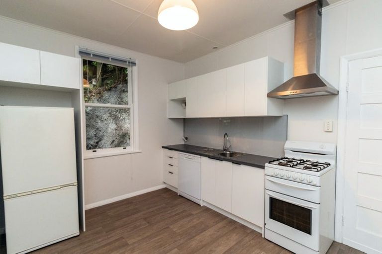 Photo of property in 43 Ngaio Road, Kelburn, Wellington, 6012