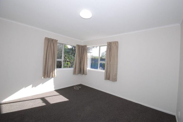 Photo of property in 58 Sunnyside Road, Sunnyvale, Auckland, 0612