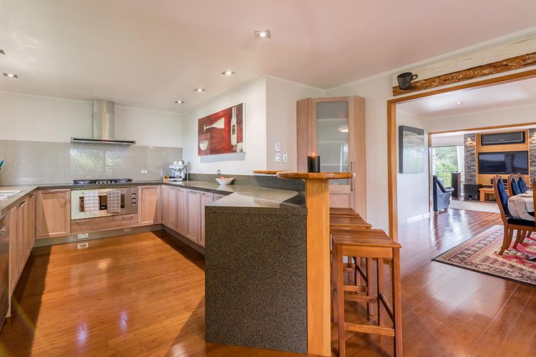 Photo of property in 112 Wood Bay Road, Titirangi, Auckland, 0604