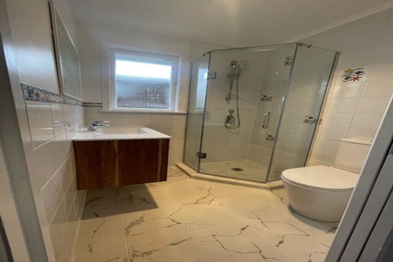 Photo of property in 39 Vera Road, Te Atatu South, Auckland, 0610