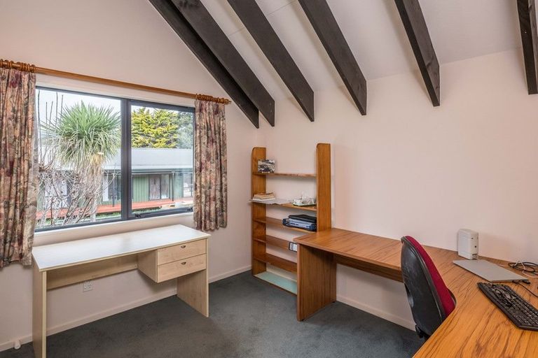 Photo of property in 247 Te Moana Road, Waikanae, 5036