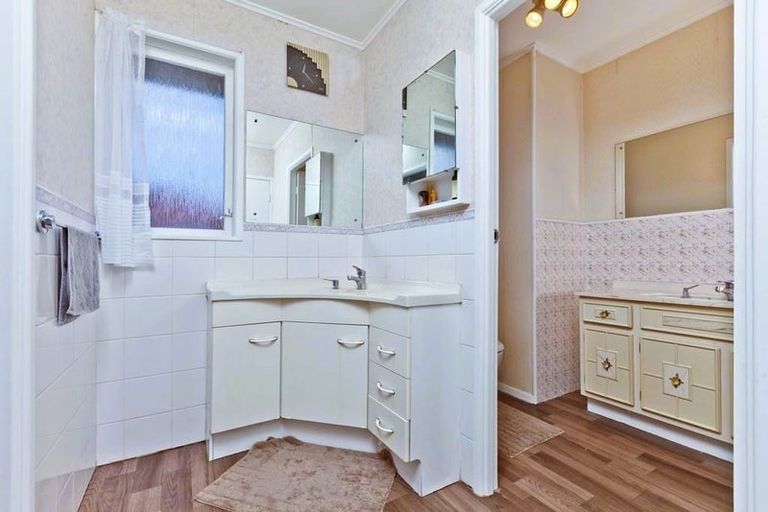 Photo of property in 54 Manuka Road, Glenfield, Auckland, 0629