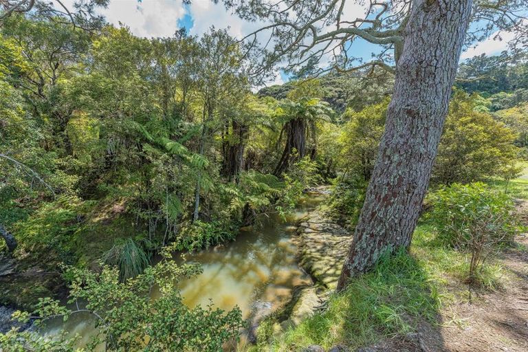 Photo of property in 40 Lowtherhurst Road, Massey, Auckland, 0614