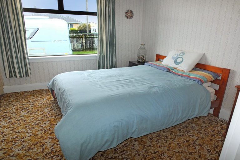 Photo of property in 2 Huia Street, Foxton Beach, Foxton, 4815