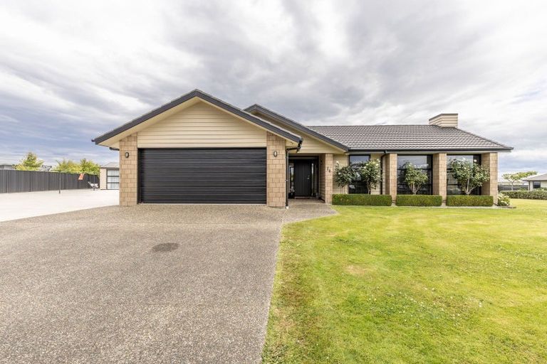 Photo of property in 16 Court Of Ascot, Seaward Bush, Invercargill, 9812