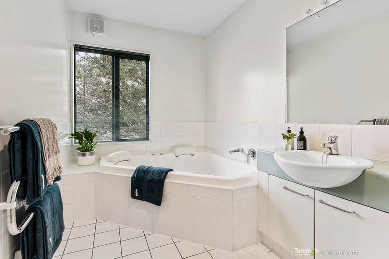 Photo of property in 10 Shalimar Crescent, Khandallah, Wellington, 6035