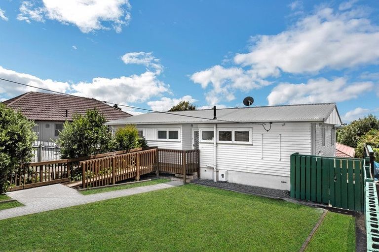 Photo of property in 1/261 Don Buck Road, Massey, Auckland, 0614
