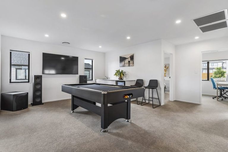 Photo of property in 10 Huaota Place, Botany Downs, Auckland, 2010