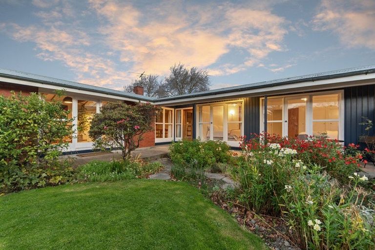 Photo of property in 11 Tuirau Place, Ilam, Christchurch, 8041