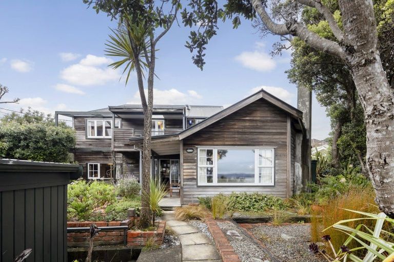 Photo of property in 157 Marine Parade, Eastbourne, Lower Hutt, 5013