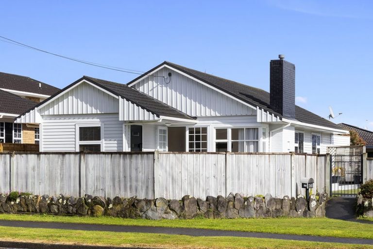 Photo of property in 260 Mangorei Road, Merrilands, New Plymouth, 4312