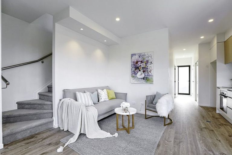 Photo of property in 4b Unsworth Drive, Unsworth Heights, Auckland, 0632