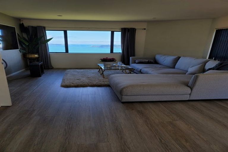 Photo of property in 75a Dress Circle, Newlands, Wellington, 6037