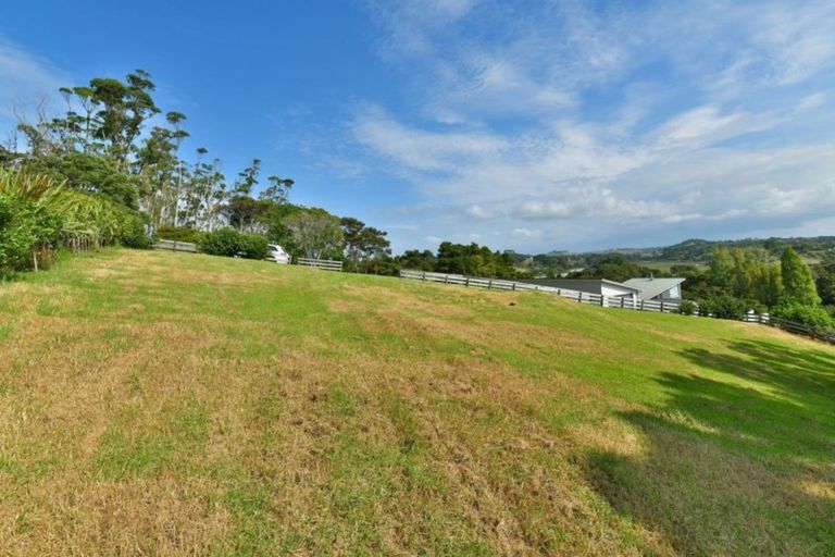 Photo of property in 299 Whangaparaoa Road, Red Beach, 0932