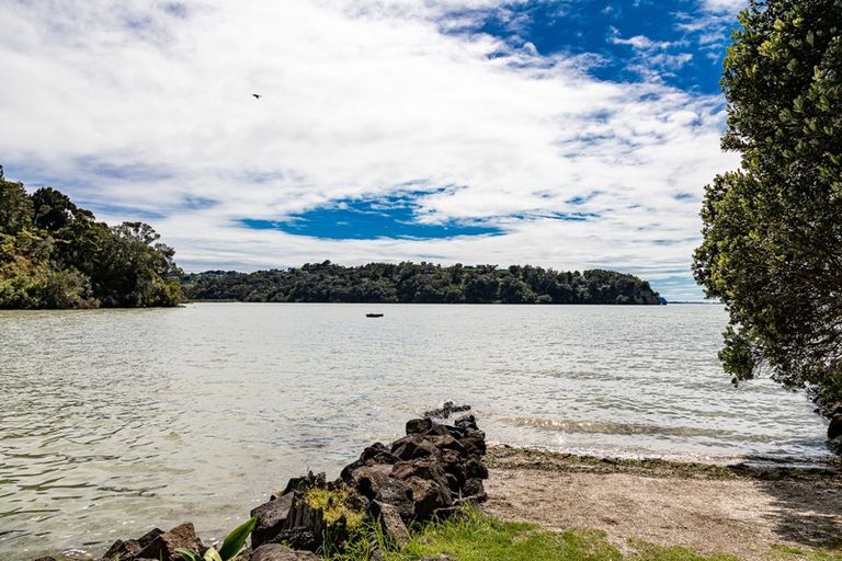 Photo of property in 193 Victory Road, Laingholm, Auckland, 0604