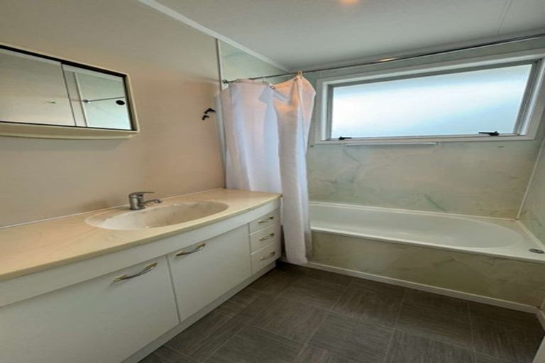 Photo of property in 213a Tuhikaramea Road, Dinsdale, Hamilton, 3204