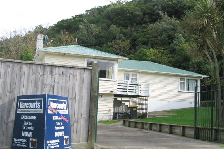 Photo of property in 94 Chester Road, Tawa, Wellington, 5028