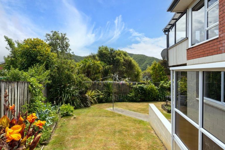Photo of property in 5 Moana View Road, Waikawa, Picton, 7220