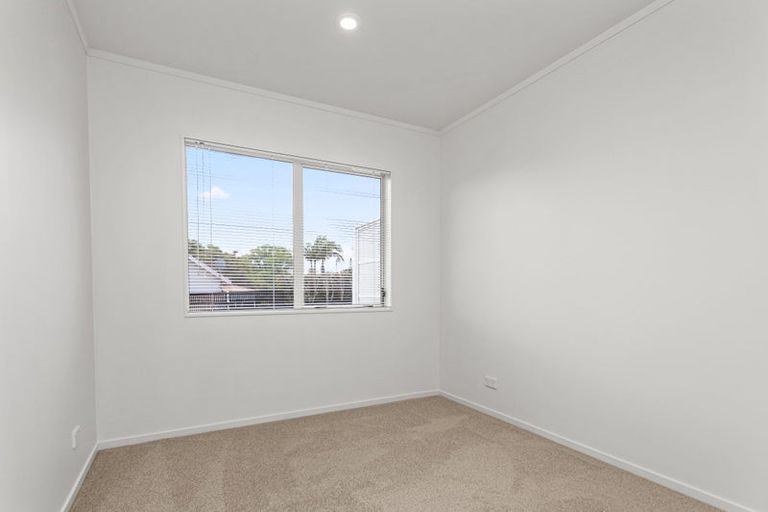 Photo of property in 18 Ian Marwick Place, Birkenhead, Auckland, 0626