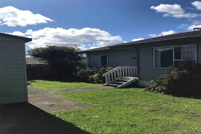 Photo of property in 2/33 Penion Drive, Flat Bush, Auckland, 2023