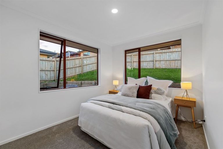 Photo of property in 5 Marbella Crescent, Oteha, Auckland, 0632