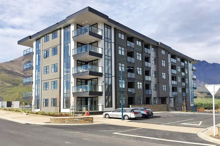 Photo of property in Wyndham Gardens Apartments, 30 Red Oaks Drive, Frankton, Queenstown, 9300
