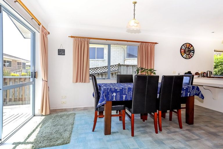 Photo of property in 25 Meadowviews Drive, Welcome Bay, Tauranga, 3112