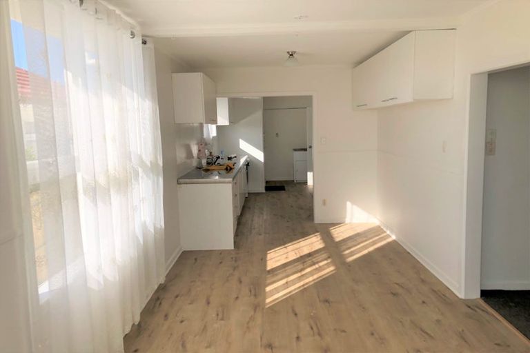 Photo of property in 32 Barbary Avenue, Kelston, Auckland, 0602