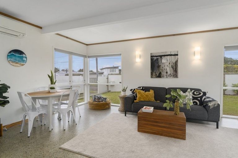 Photo of property in 34 Gray Avenue, Paraparaumu Beach, Paraparaumu, 5032