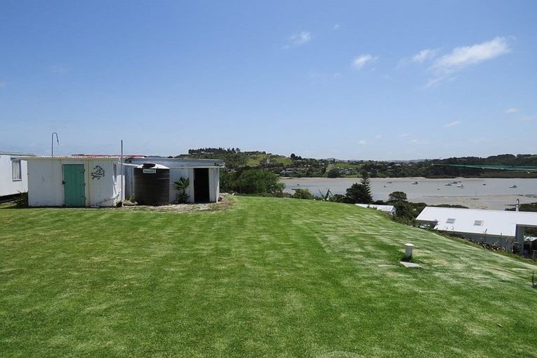 Photo of property in 29 Oxford Street, Whakapirau, Maungaturoto, 0583