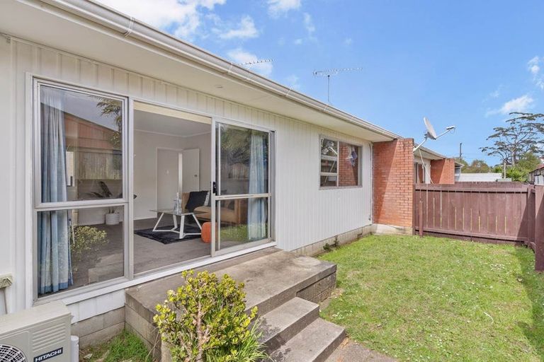 Photo of property in 2/94 Beaumonts Way, Manurewa, Auckland, 2102
