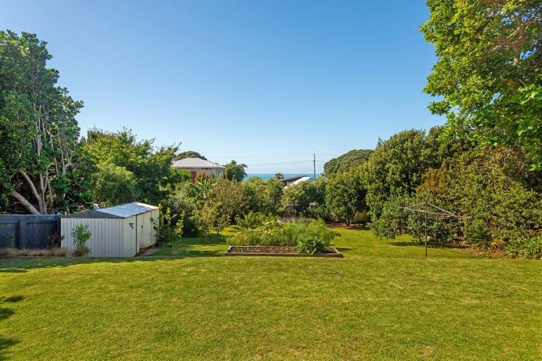 Photo of property in 27 Douglas Street, Okitu, Gisborne, 4010