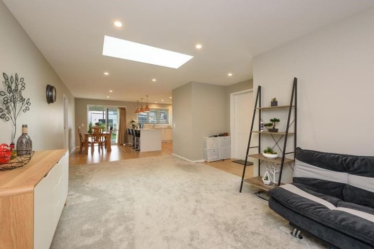 Photo of property in 2 Grace Cove, Aotea, Porirua, 5024