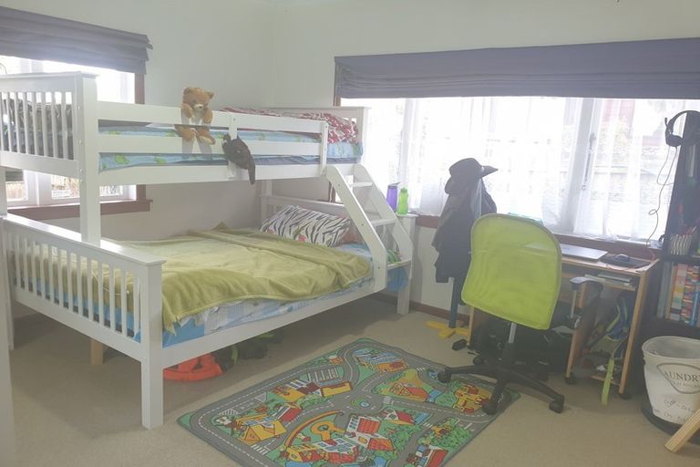 Photo of property in 1/8 Golf Road, New Lynn, Auckland, 0600