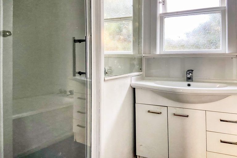 Photo of property in 1 Surrey Street, Manurewa, Auckland, 2102