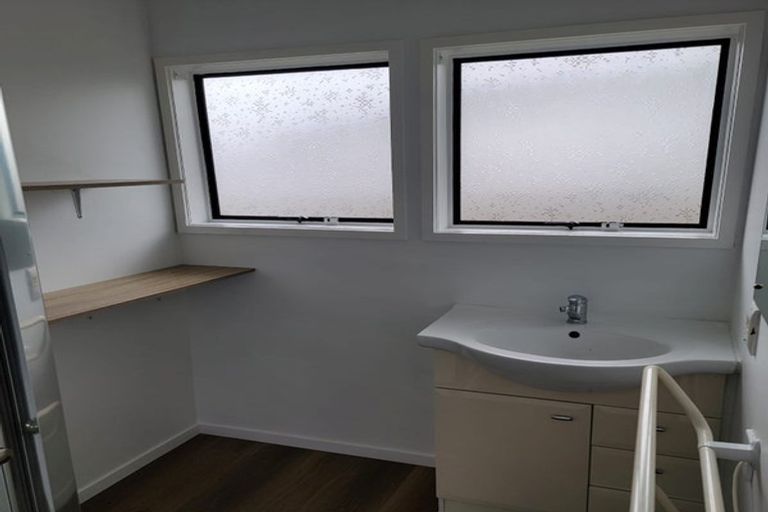 Photo of property in 2/59 Seaview Road, Glenfield, Auckland, 0629