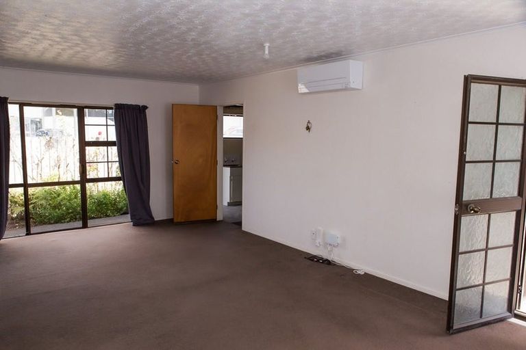 Photo of property in 45c Oxford Street, Tawa, Wellington, 5028