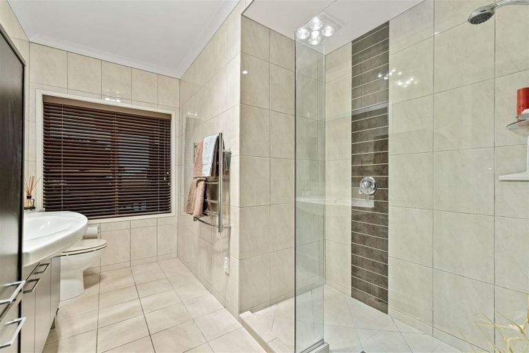 Photo of property in 7 Divich Avenue, Te Atatu South, Auckland, 0610