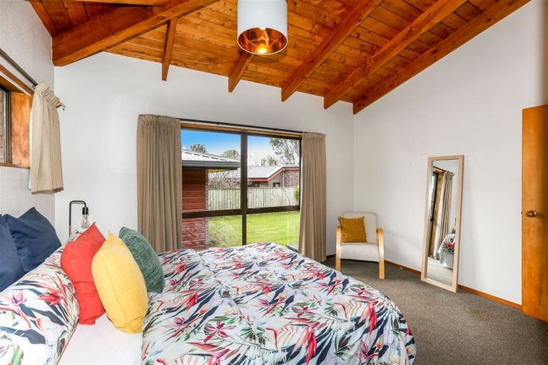 Photo of property in 6 Highlands Place, Highlands Park, New Plymouth, 4312