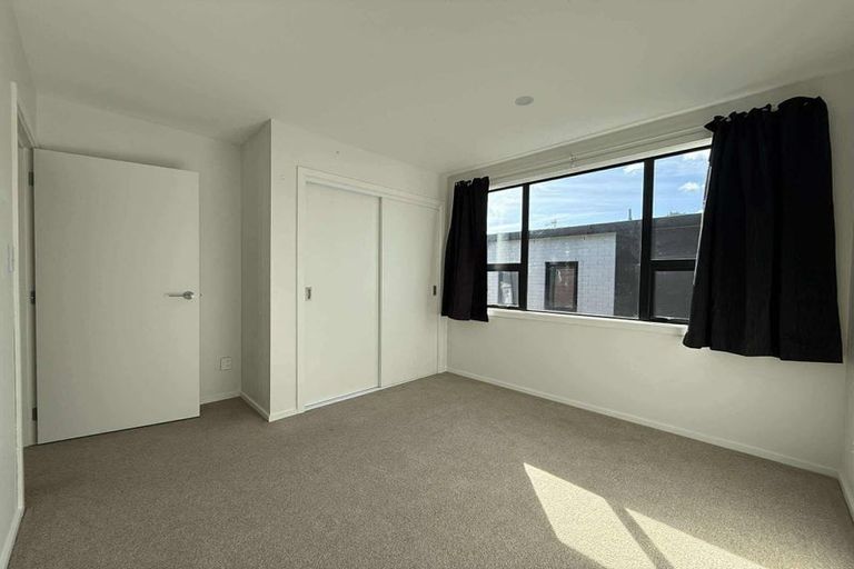 Photo of property in 2/27 Main Road, Wainuiomata, Lower Hutt, 5014