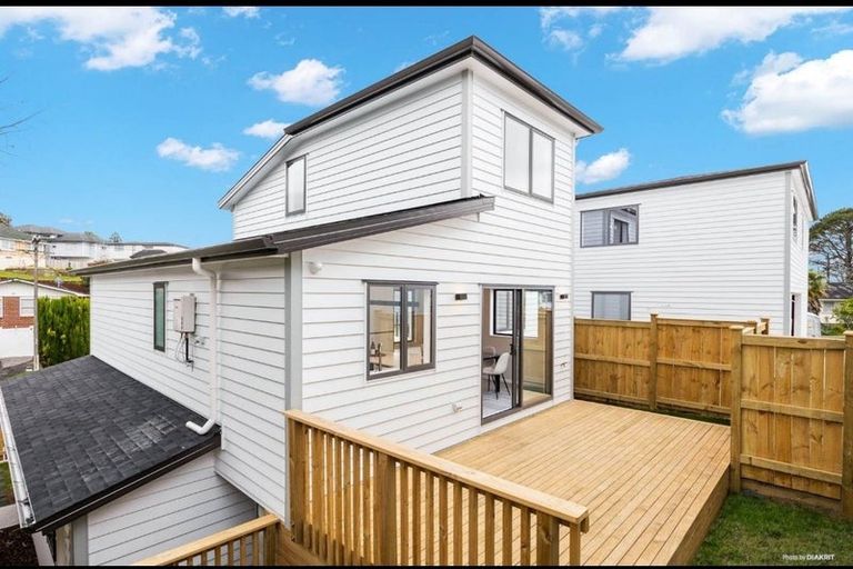 Photo of property in 13a Windermere Crescent, Blockhouse Bay, Auckland, 0600