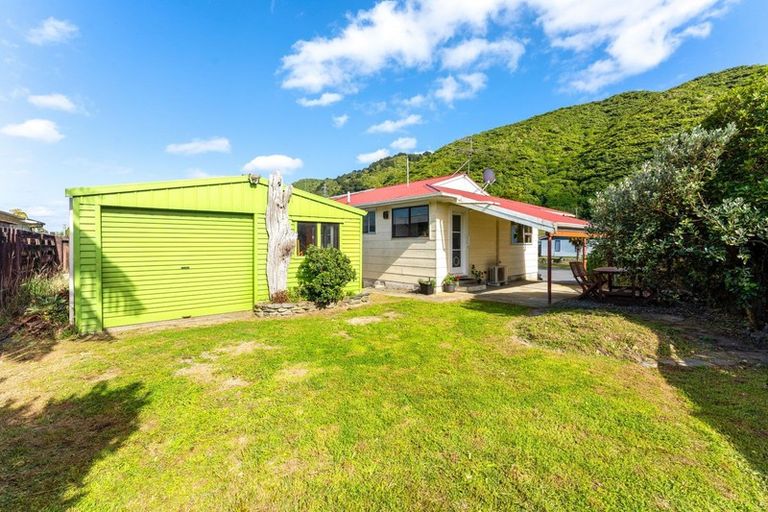 Photo of property in 16a Indiana Grove, Totara Park, Upper Hutt, 5018