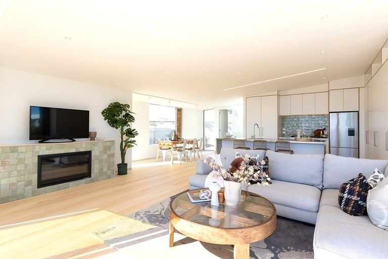 Photo of property in 20a Queens Road, Waikanae Beach, Waikanae, 5036