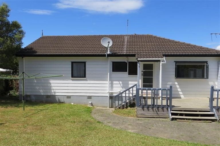 Photo of property in 8 Leiden Place, Totara Vale, Auckland, 0629
