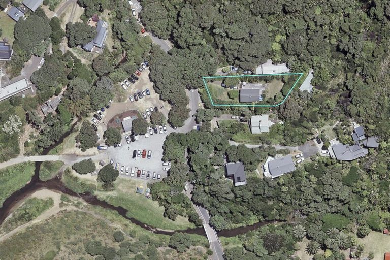 Photo of property in 11 Karekare Road, Karekare, New Lynn, 0772