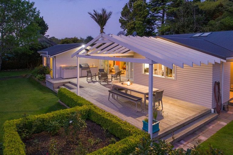 Photo of property in 450 Te Moana Road, Waikanae, 5036